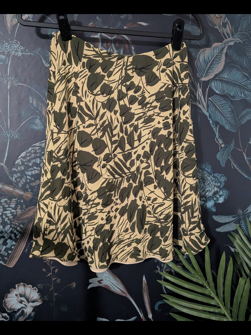 Banana Republic Olive Green Cream Abstract Botanical Leaf Print Skirt 6